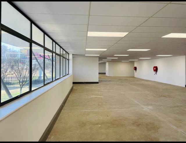 3,949M² OFFICE TO LET IN VORNA VALLEY